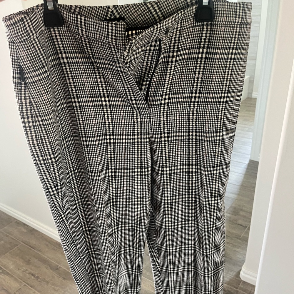 Elie Tahari Black and White Trousers with Classic Plaid Design Size 6